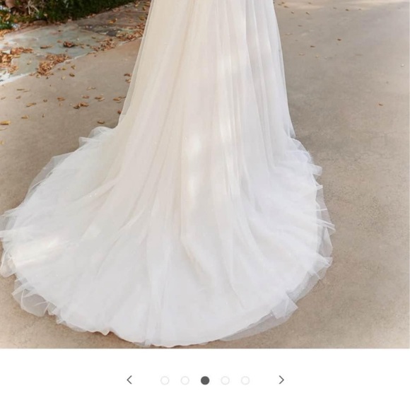 Ella Rosa wedding dress - Picture 2 of 9